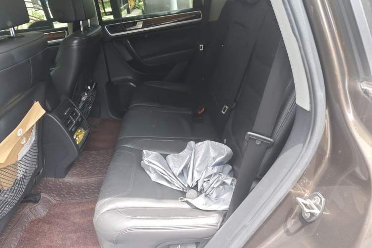 Used Volkswagen Touareg 2011 3.0 TSI Comfort Version Left Rear Seat