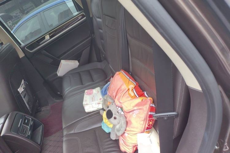 Used Volkswagen Touareg 2011 3.0 TSI High-End Version Left Rear Seat