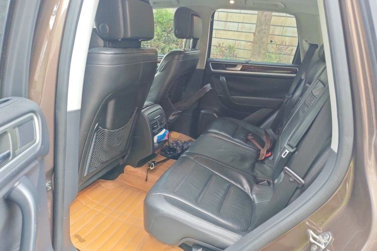 Used Volkswagen Touareg 2011 3.0 TDI Diesel Comfort Version Left Rear Seat