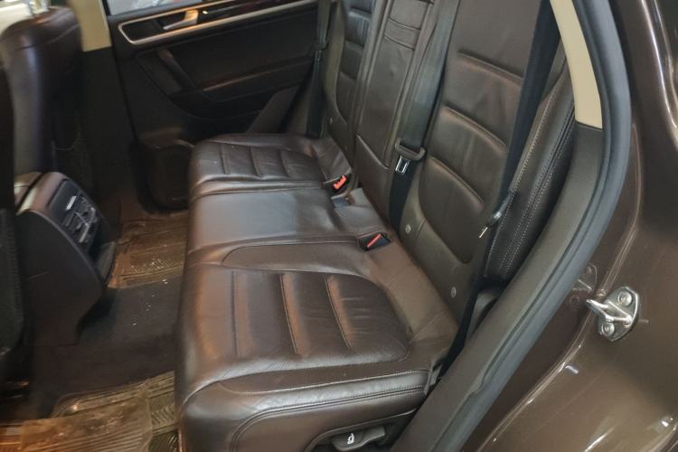 Used Volkswagen Touareg 2011 3.0 TDI Diesel Comfort Version Left Rear Seat