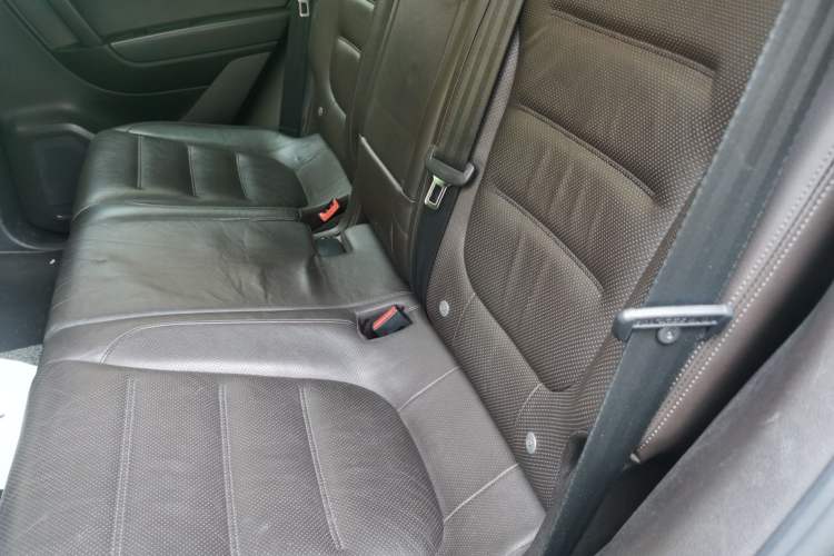 Used Volkswagen Touareg 2011 3.0 TSI Comfort Version Left Rear Seat