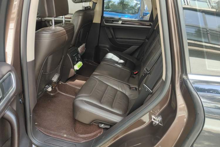 Used Volkswagen Touareg 2011 3.0 TSI Standard Version Left Rear Seat
