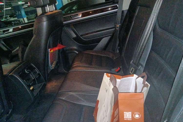 Used Volkswagen Touareg 2011 3.0 TDI Diesel Standard Version Left Rear Seat