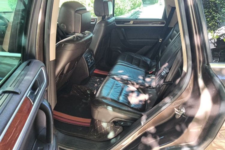 Used Volkswagen Touareg 2011 3.0 TSI High-End Version Left Rear Seat