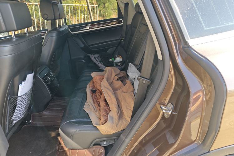 Used Volkswagen Touareg 2011 3.0 TSI Comfort Version Left Rear Seat