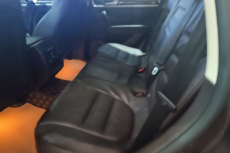 Used Volkswagen Touareg 2011 3.0 TSI Comfort Version Left Rear Seat
