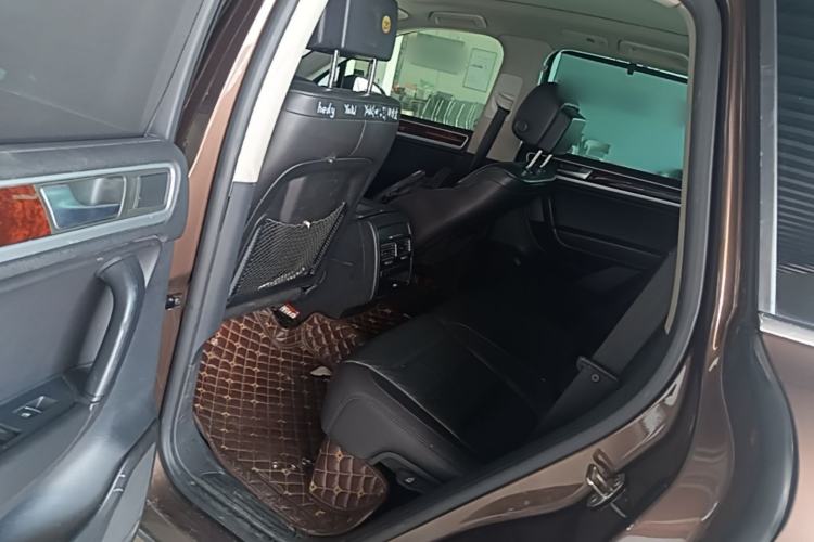 Used Volkswagen Touareg 2011 3.0 TSI High-End Version Left Rear Seat