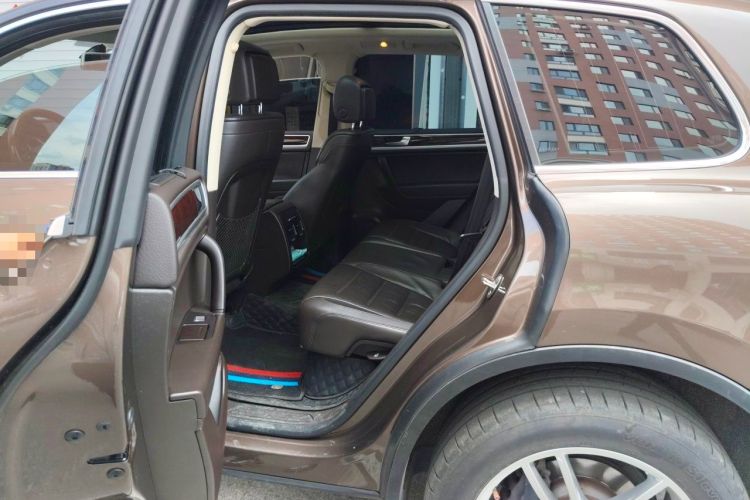 Used Volkswagen Touareg 2011 3.0 TSI Comfort Version Left Rear Seat