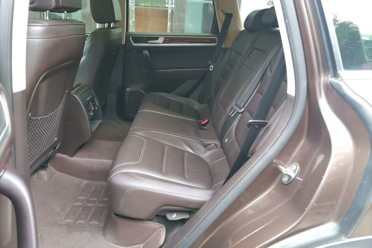 Used Volkswagen Touareg 2011 3.0 TSI Standard Version Left Rear Seat