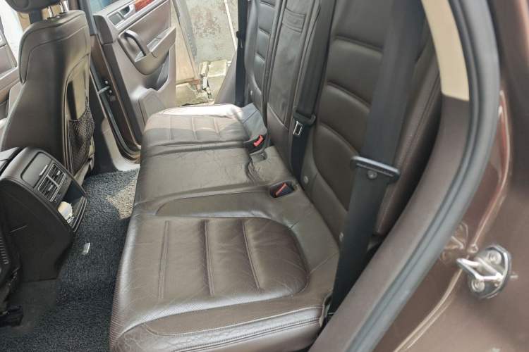 Used Volkswagen Touareg 2011 3.0 TSI Comfort Version Left Rear Seat