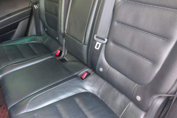 Used Volkswagen Touareg 2011 3.0 TSI High-End Version Left Rear Seat