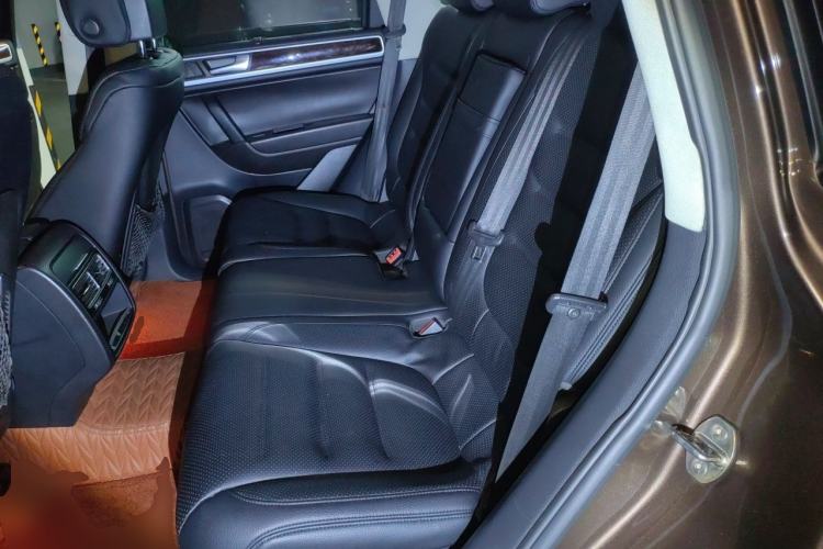 Used Volkswagen Touareg 2011 3.0 TDI Diesel Comfort Version Left Rear Seat