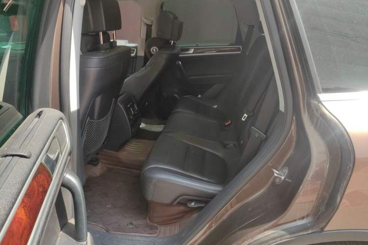 Used Volkswagen Touareg 2011 3.0 TSI Comfort Version Left Rear Seat