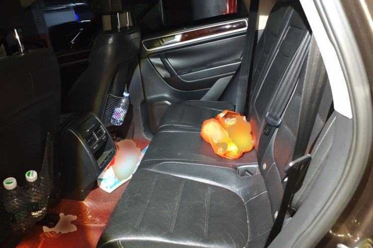 Used Volkswagen Touareg 2011 3.0 TSI Comfort Version Left Rear Seat