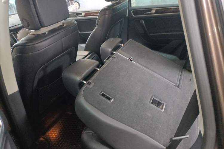 Used Volkswagen Touareg 2011 3.0 TSI Standard Version Left Rear Seat
