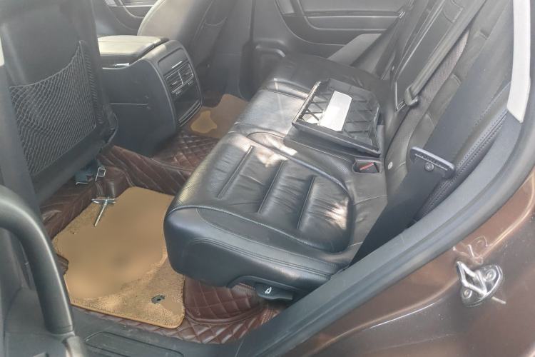 Used Volkswagen Touareg 2011 3.0 TSI Comfort Version Left Rear Seat