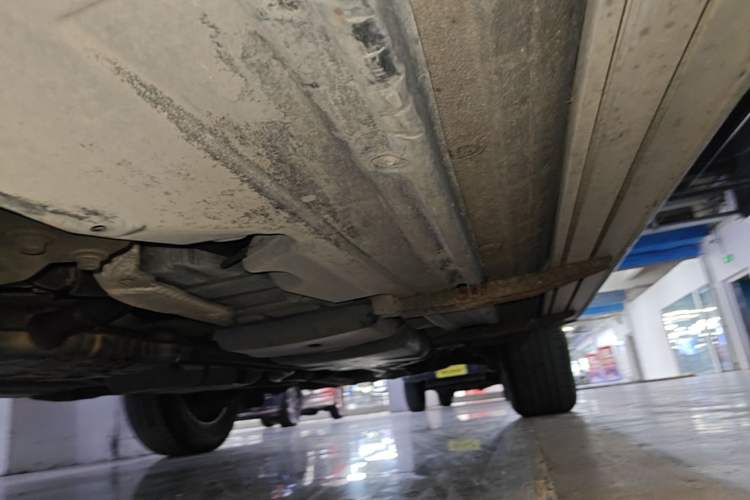 Used Volkswagen Touareg 2011 3.0 TSI Comfort Version Left Side Sill