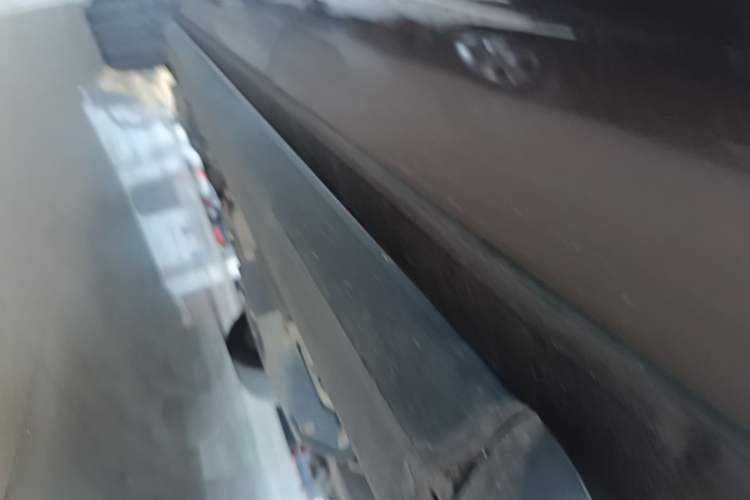 Used Volkswagen Touareg 2011 3.0 TSI High-End Version Left Side Sill