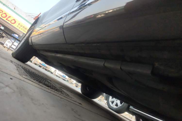 Used Volkswagen Touareg 2011 3.0 TSI Standard Version Left Side Sill
