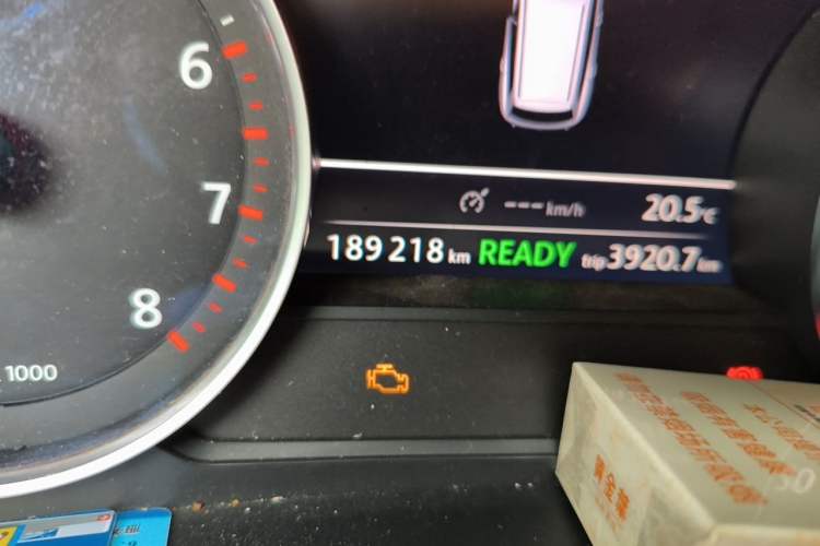 Used Volkswagen Touareg 2011 3.0 TSI Hybrid Odometer Close Up