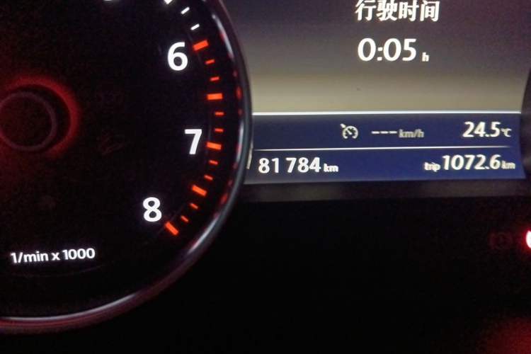 Used Volkswagen Touareg 2011 3.0 TSI Standard Version Odometer Close Up