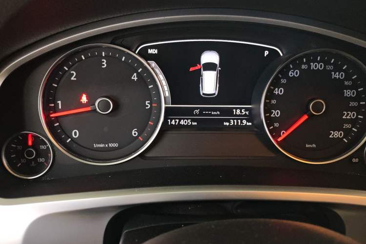 Used Volkswagen Touareg 2011 3.0 TDI Diesel Comfort Version Odometer Close Up