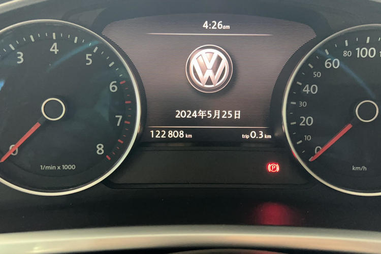 Used Volkswagen Touareg 2011 3.0 TSI Standard Version Odometer Close Up