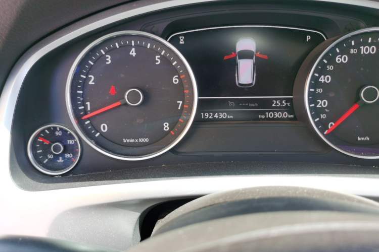 Used Volkswagen Touareg 2011 3.0 TSI Standard Version Odometer Close Up