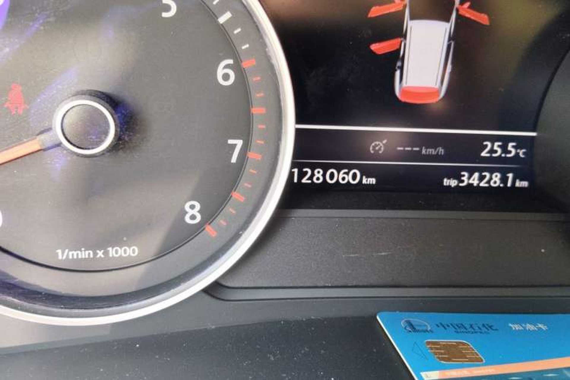 Used Volkswagen Touareg 2011 3.0 TSI Luxury Edition Odometer Close Up