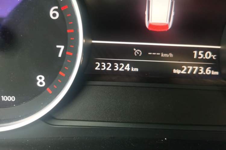 Used Volkswagen Touareg 2011 3.0 TSI Standard Version Odometer Close Up