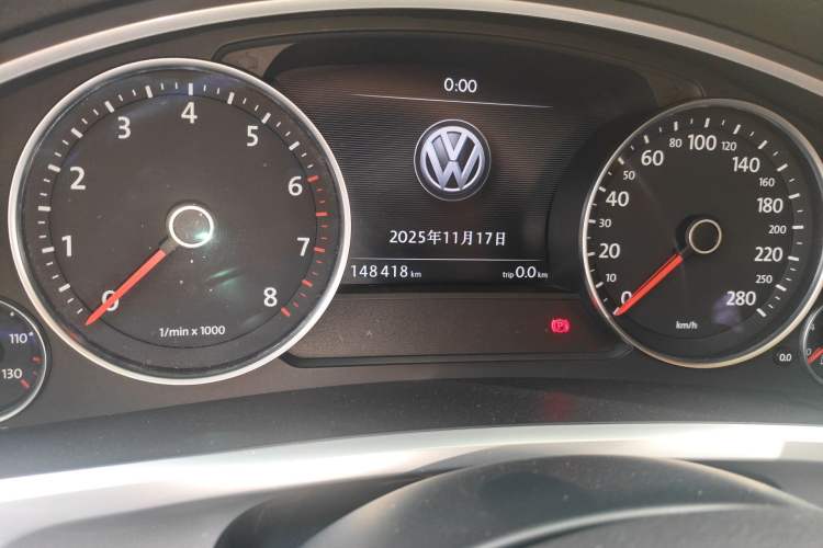 Used Volkswagen Touareg 2011 3.0 TSI Comfort Version Odometer Close Up