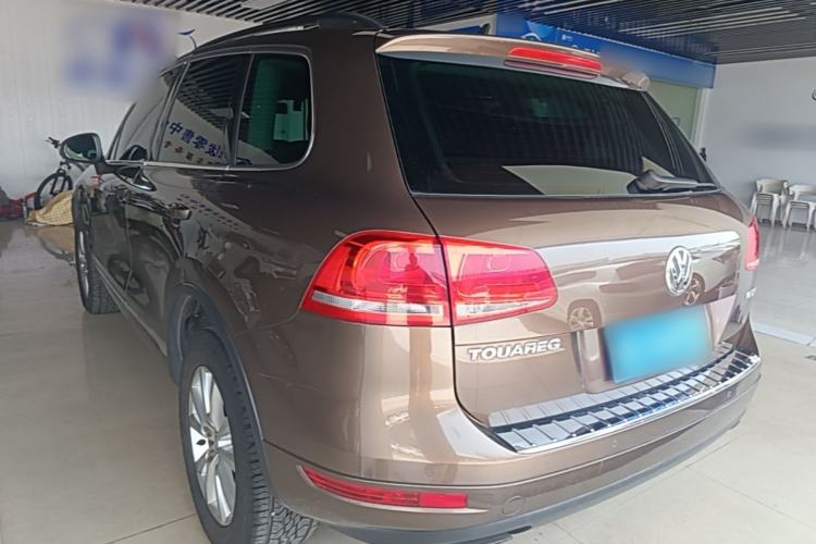 Used Volkswagen Touareg 2011 3.0 TSI High-End Version Rear Left 45 Deg