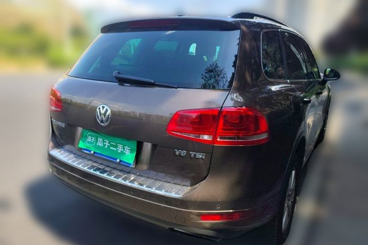 Used Volkswagen Touareg 2011 3.0 TSI High-End Version Rear Right 45 Deg