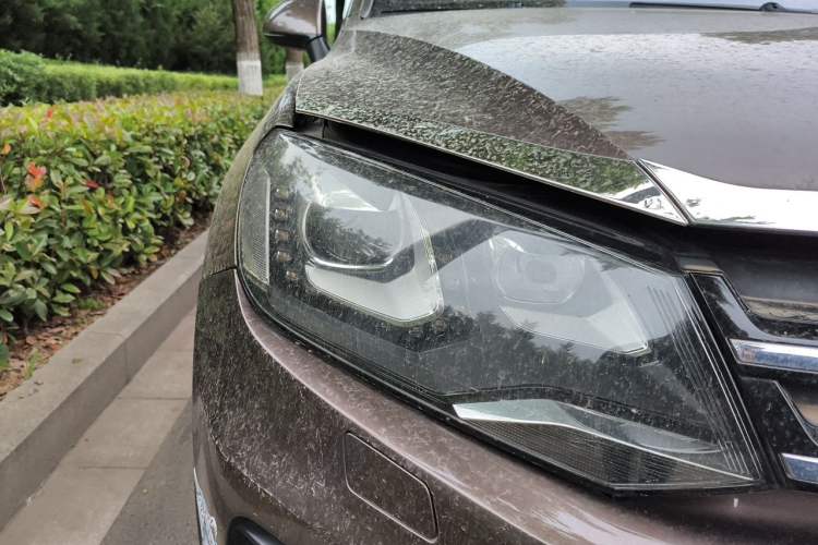 Used Volkswagen Touareg 2011 3.0 TSI Hybrid Right Front Headlight