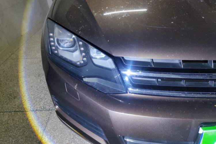 Used Volkswagen Touareg 2011 3.0 TSI Comfort Version Right Front Headlight