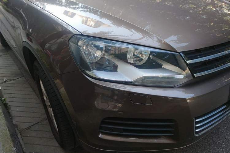 Used Volkswagen Touareg 2011 3.0 TSI Comfort Version Right Front Headlight