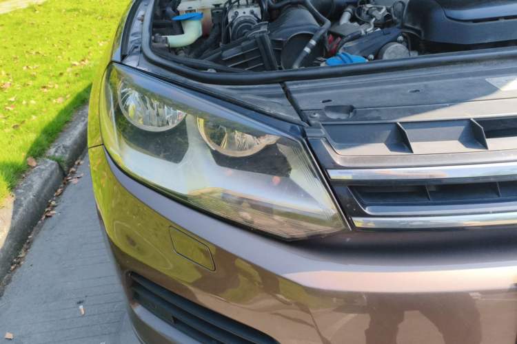 Used Volkswagen Touareg 2011 3.0 TSI Standard Version Right Front Headlight