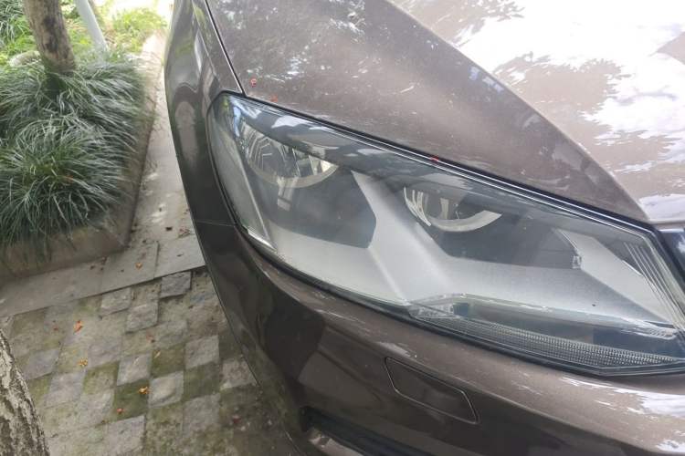 Used Volkswagen Touareg 2011 3.0 TSI Comfort Version Right Front Headlight