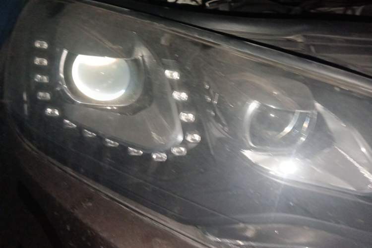 Used Volkswagen Touareg 2011 3.0 TSI Standard Version Right Front Headlight