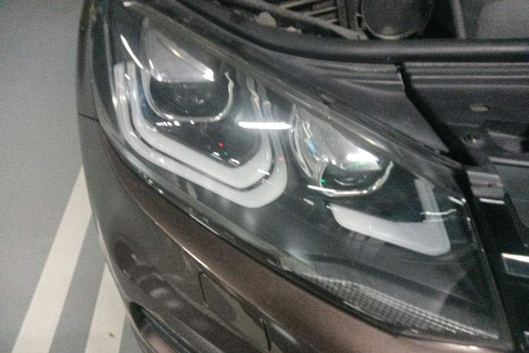 Used Volkswagen Touareg 2011 3.0 TDI Diesel Standard Version Right Front Headlight