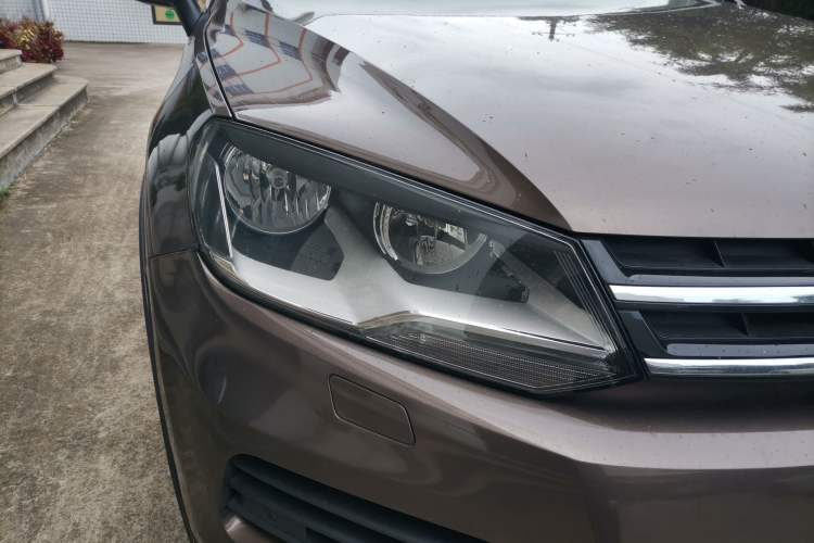 Used Volkswagen Touareg 2011 3.0 TSI Standard Version Right Front Headlight