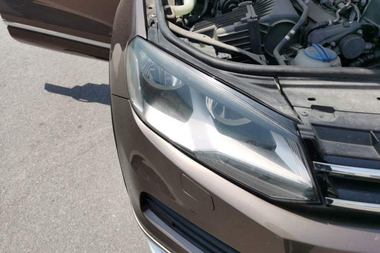 Used Volkswagen Touareg 2011 3.0 TSI Standard Version Right Front Headlight