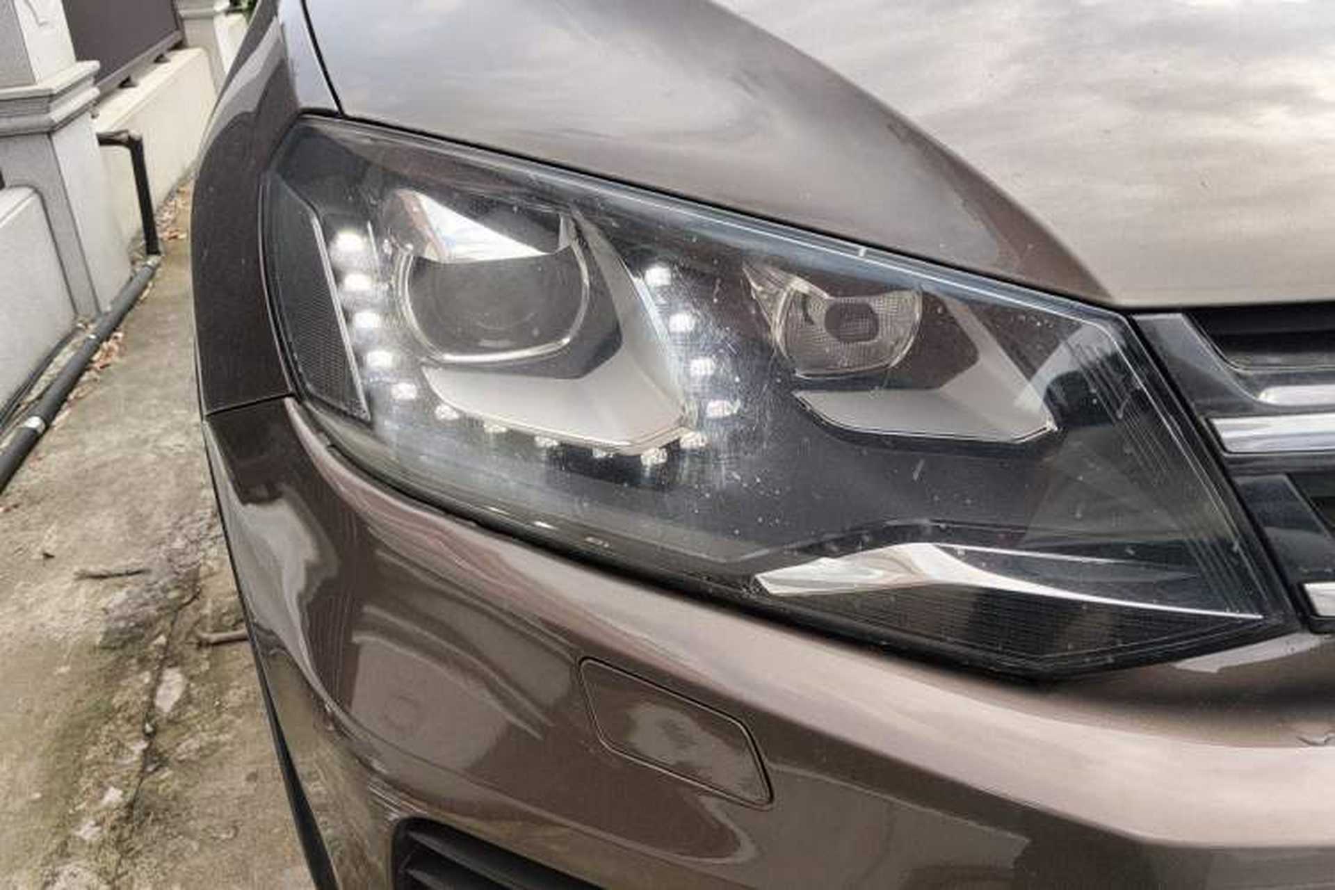 Used Volkswagen Touareg 2011 3.0 TSI Luxury Edition Right Front Headlight