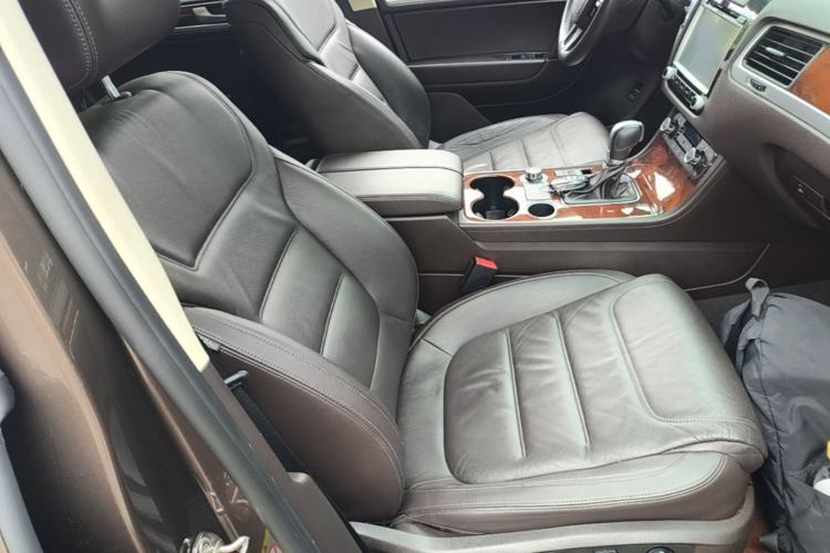 Used Volkswagen Touareg 2011 3.0 TSI Standard Version Right Front Seat
