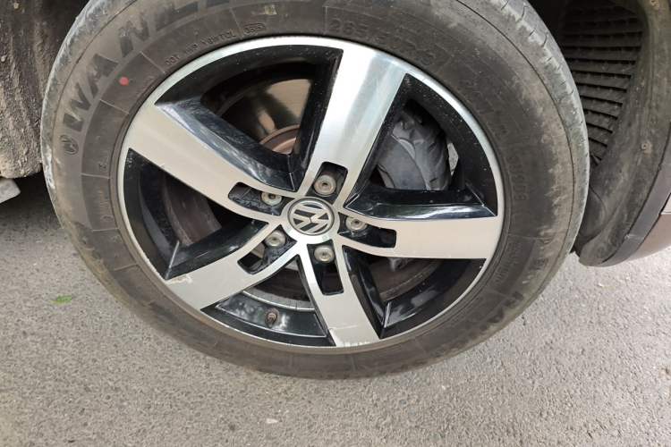 Used Volkswagen Touareg 2011 3.0 TSI Hybrid Right Front Wheel Hub