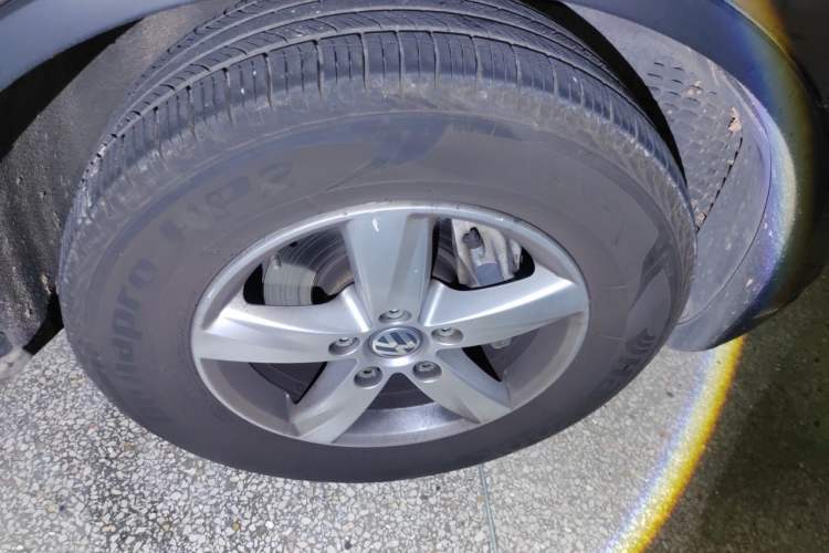 Used Volkswagen Touareg 2011 3.0 TSI Comfort Version Right Front Wheel Hub
