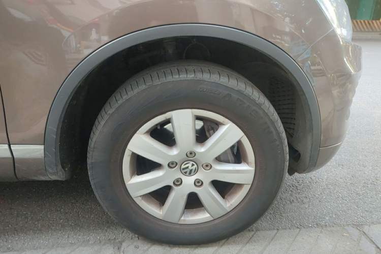 Used Volkswagen Touareg 2011 3.0 TSI Comfort Version Right Front Wheel Hub