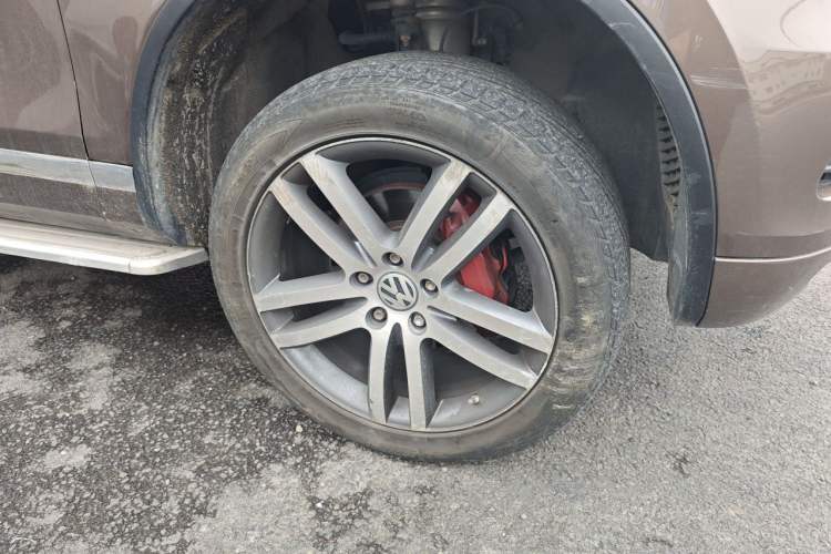 Used Volkswagen Touareg 2011 3.0 TSI Comfort Version Right Front Wheel Hub