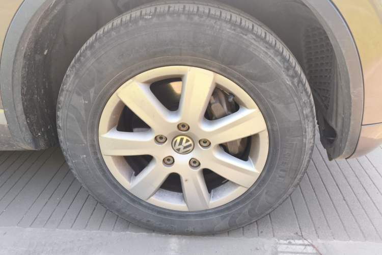 Used Volkswagen Touareg 2011 3.0 TSI Standard Version Right Front Wheel Hub