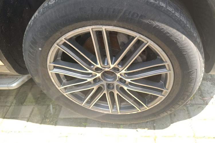 Used Volkswagen Touareg 2011 3.0 TSI Comfort Version Right Front Wheel Hub